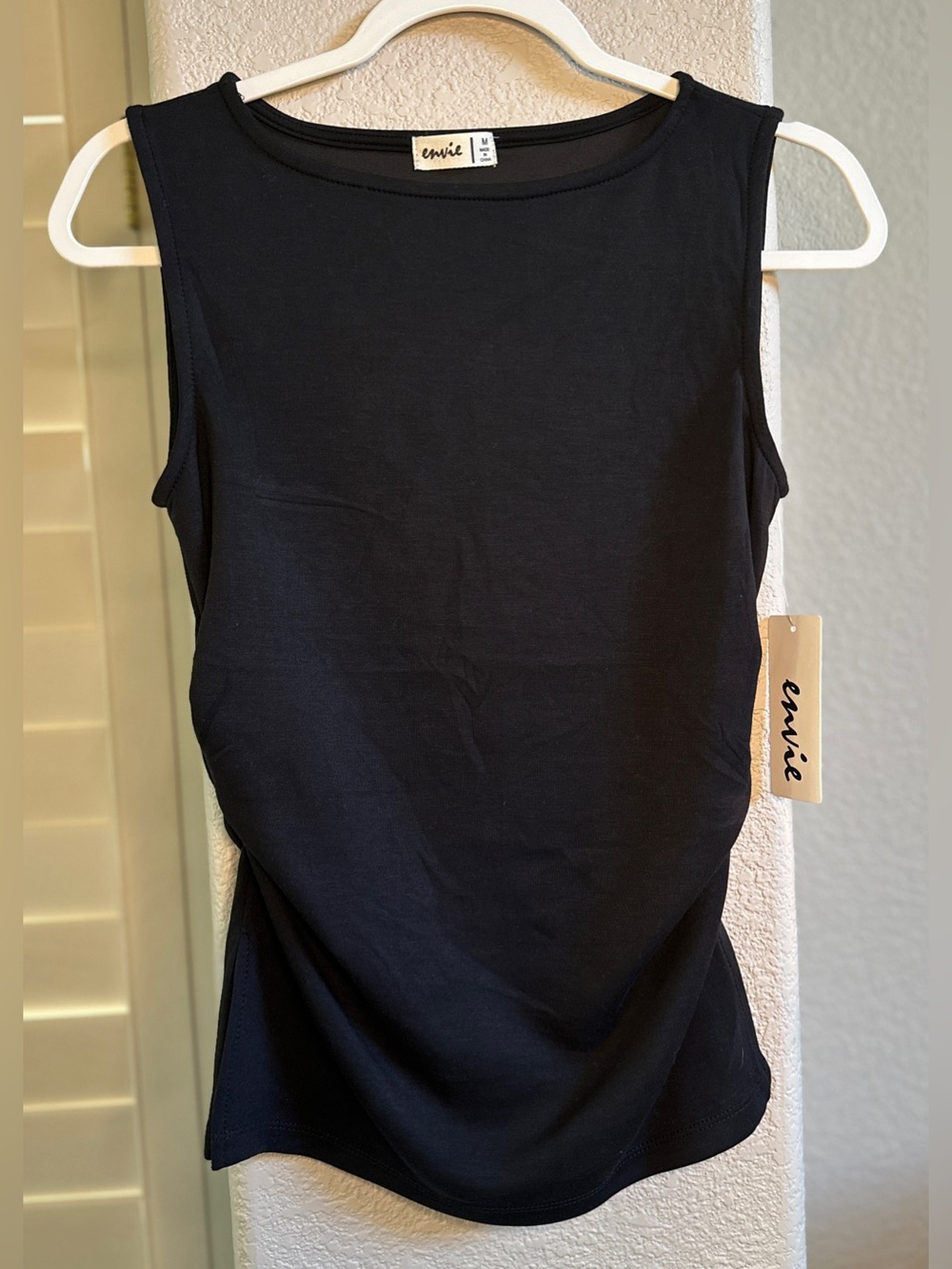 NWT scrunched side tank top - black - size medium - envie